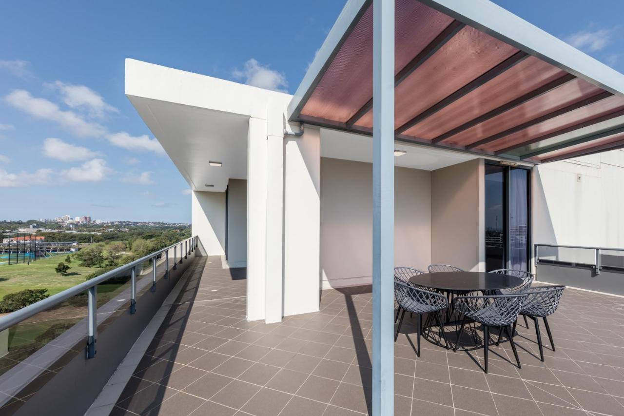 Meriton Suites Waterloo Сидней Экстерьер фото The rooftop terrace at the 2016-completed apartment building