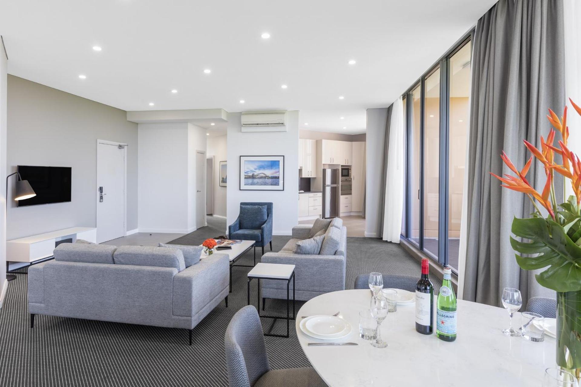 Meriton Suites Waterloo Сидней Экстерьер фото A typical apartment