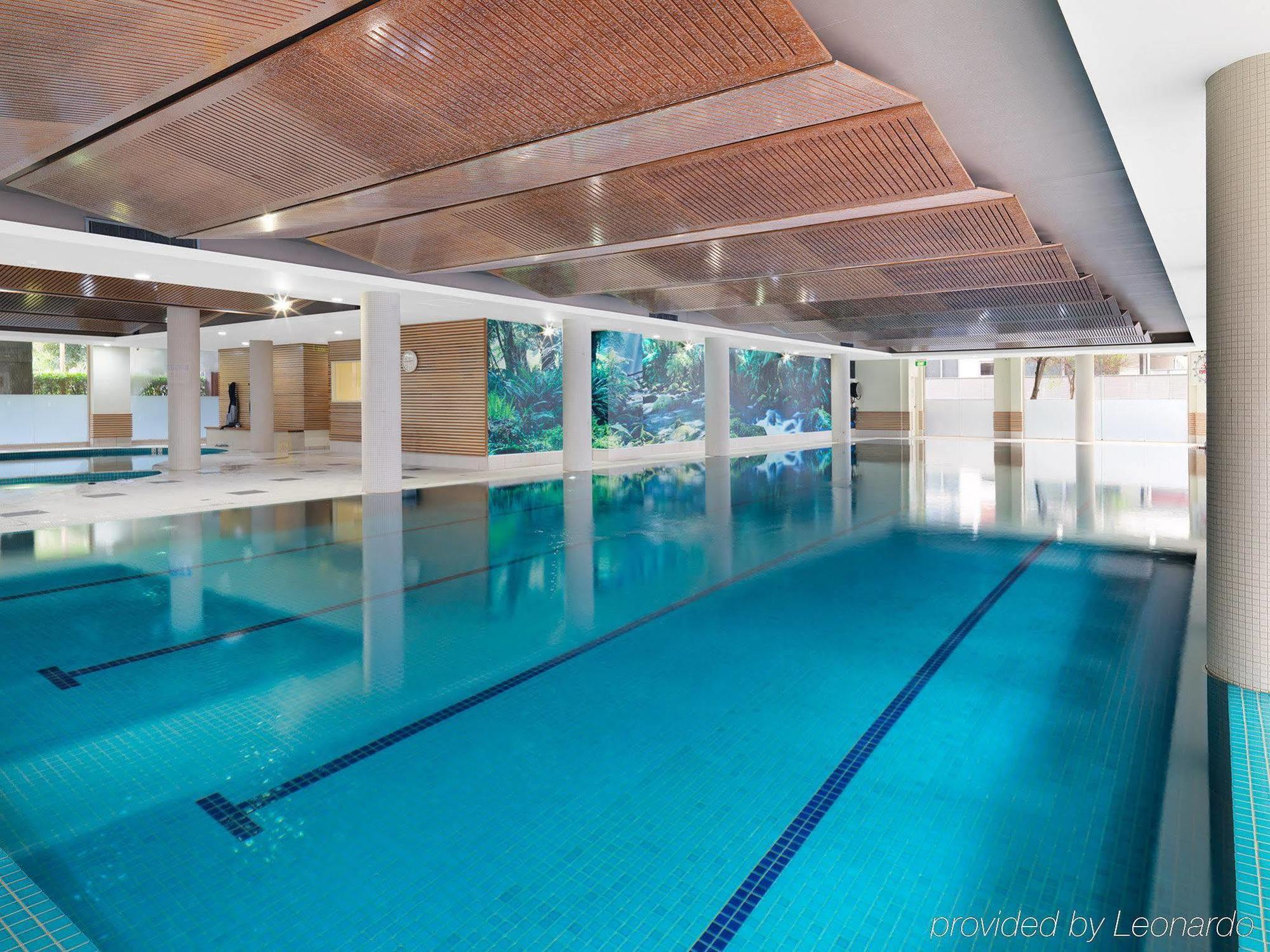 Meriton Suites Waterloo Сидней Экстерьер фото The swimming pool at the hotel