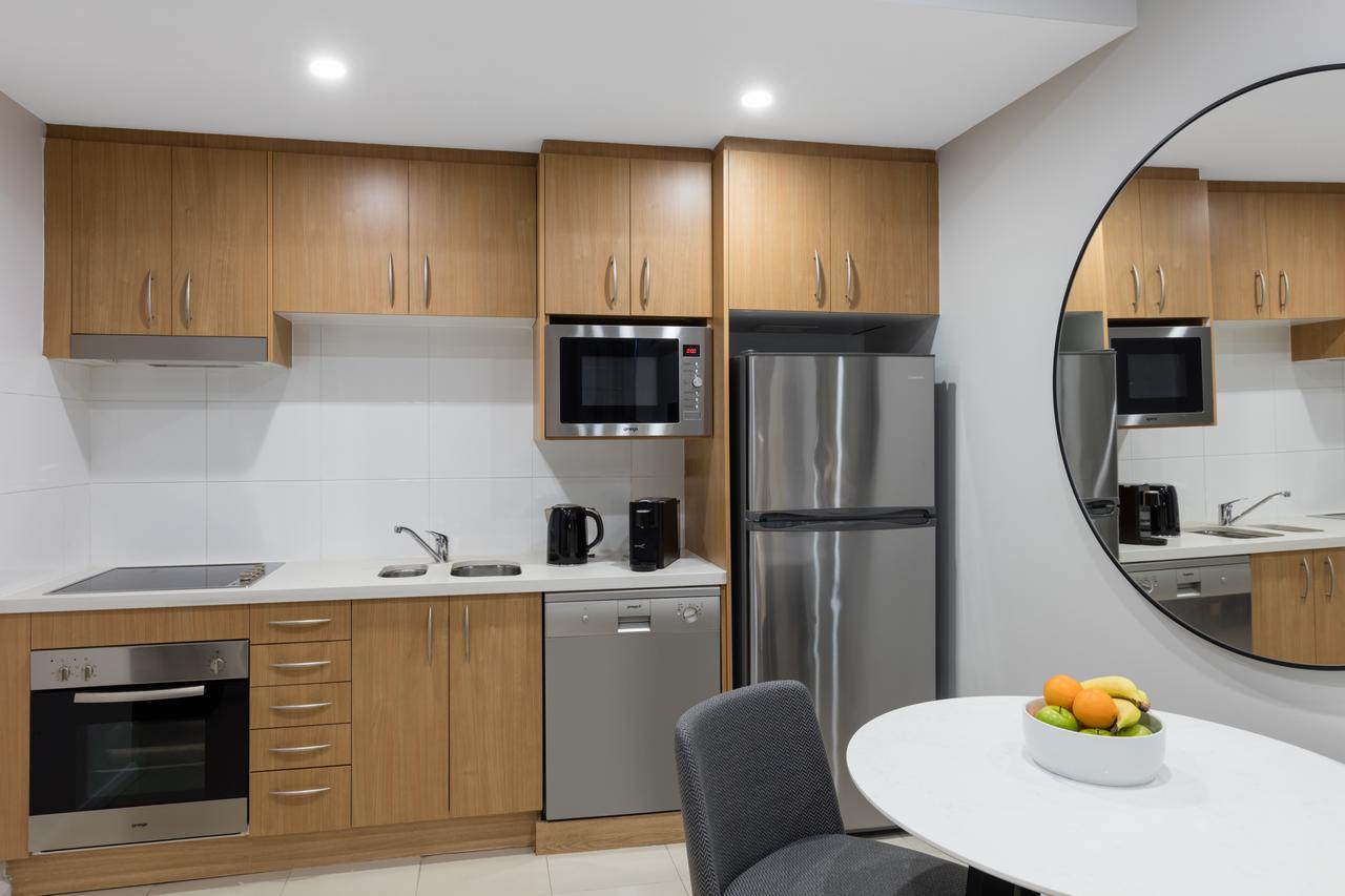 Meriton Suites Waterloo Сидней Экстерьер фото A kitchen in a typical apartment