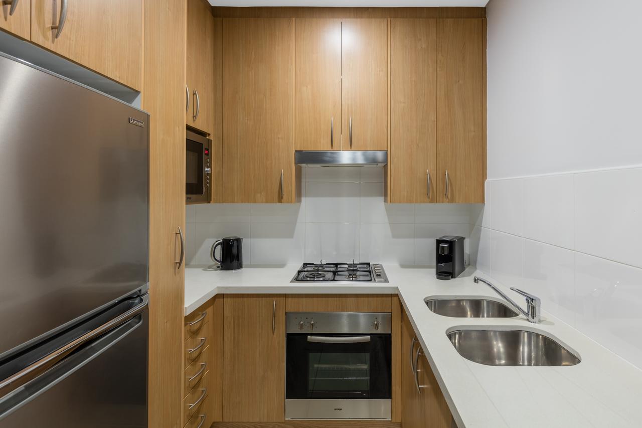 Meriton Suites Waterloo Сидней Экстерьер фото A typical kitchen in a student apartment