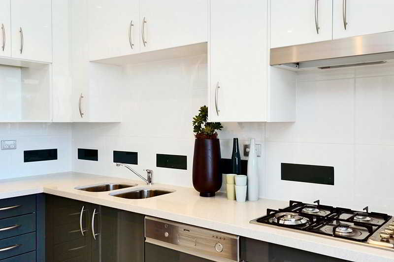 Meriton Suites Waterloo Сидней Экстерьер фото A kitchen with a built-in microwave oven
